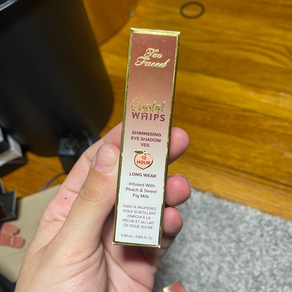 Too faced Crystal Whips Shimmering Eyeshadow Veil - Picture 4 of 7